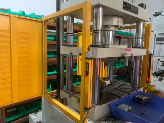 Parti metalliche sinterizzate MIM per stampaggio ad iniezione di metalli in lega personalizzate per ricambi auto di metallurgia delle polveri artigianali